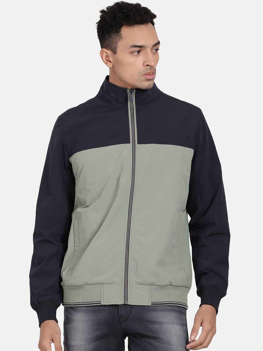 T-Base Sleeveless Puffer Jacket With Quilted Design And Polar Fleece Collar